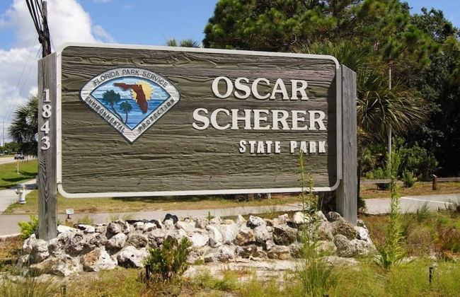 Relaxing 2BR Florida Home Close to Beach - Photo 25