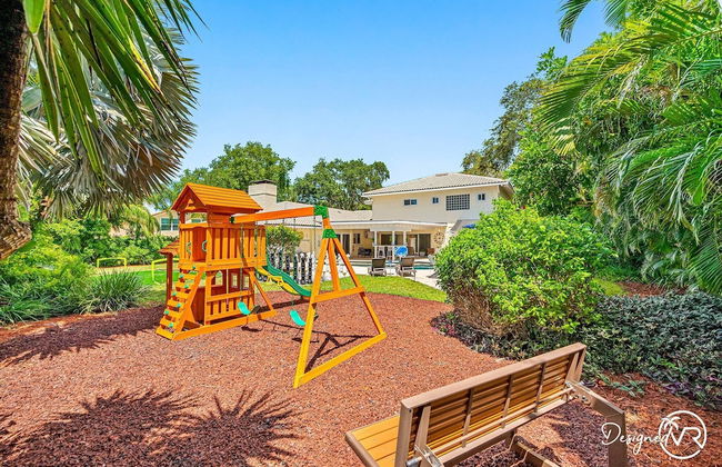 8BR Villa with Heated Pool Near Beach - Foto 73