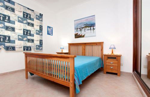 Os Apartamentos A Ramos na Praia da Galé Estão inserido em Condomínio com PISCINA, Fica apenas a 350 Metros da Praia da Galé - Apartamentos com Ar Condicionado tanto nos Quartos como na Sala, Smart TV com Prime Vídeo e Cozinha Completa - Foto 55