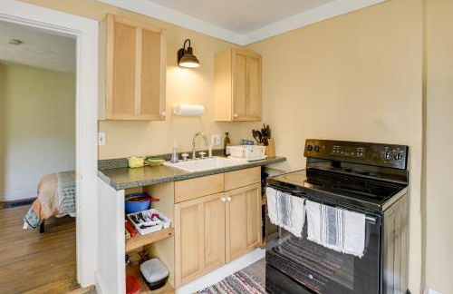 Walk to Beach House with Deck and Yard in Lubec! - Foto 6