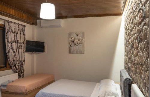 Liontos Rooms - Photo 50