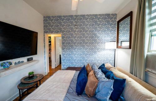 Bloom and Relax Historic 1BR in Downtown - Foto 24