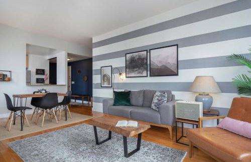 Modern Bright Times Sq 1BR w Indoor pool NYC-8 - Foto 3