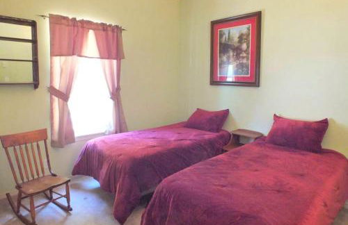 Peaceful Family Cabin on Beautiful Property, Plenty of Hiking and Fishing, 20 minutes from the coast, bordering Siuslaw National Forest, Oregon - Foto 12