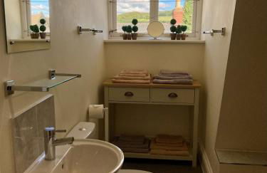 Windows over Stroud - 2BR Penthouse in Historic Building - Foto 17