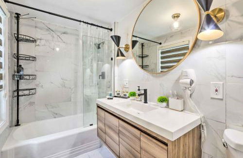 Upscale Waterbury Retreat with Indoor Hot Tub! - Foto 18