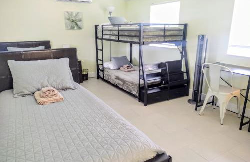 Family, Couples Retreat near Airport, Cruise Port & Beaches - Foto 19