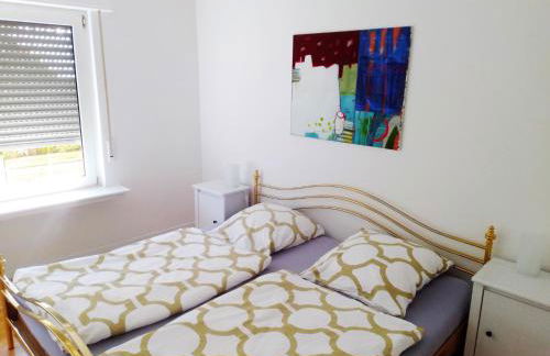 Zentrale ruhige Lage mit Parkplatz und Terrasse - Foto 4