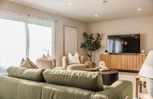 @ Marbella Lane - Vibrant & Chic Designer Home - Photo 7