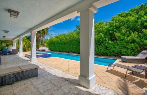 Oceanside Manor- Expansive Waterfront Pool Home, 30' Dock - Foto 41