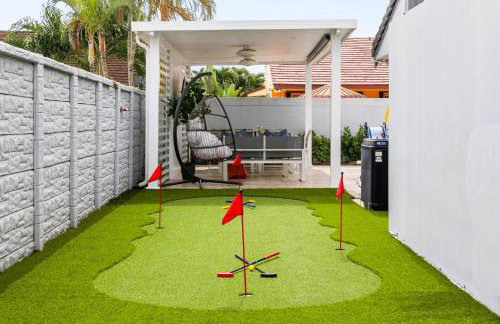 Spectacular Miami- Htd Pool,5 Bdrooms ,MiniGolf, Playground, Baby Items, BBQ - Photo 9