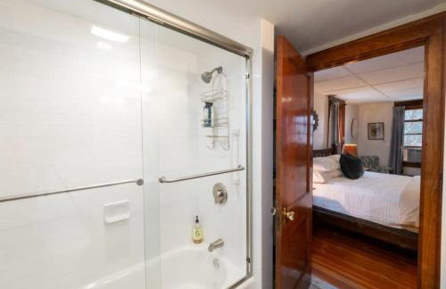 Berkshire Vacation Rentals: Centrally Located Historical Home - Foto 19