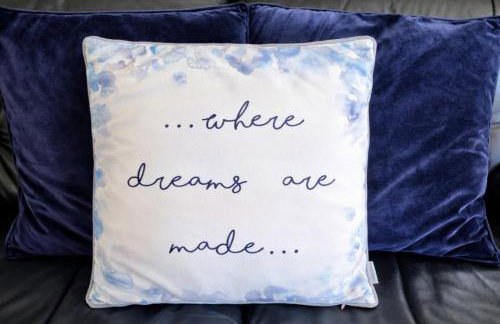 Criccieth 1 Bed Apartment Private patio Off Road Parking - Photo 3