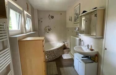 Stadtvilla-Apartment mit Parkblick und bester Verkehrsanbindung - Photo 13