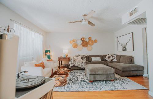 Cowboy Den-Private Hot Tub-Game Room-Pet Friendly-No Pet Fees! - Foto 12