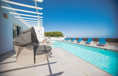 Casa Conil with a private 25 meter heated pool - Photo 17