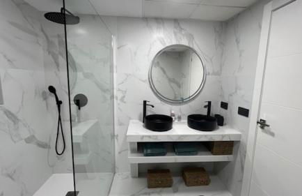 Modern apartment sea view with private jacuzzi - Photo 38