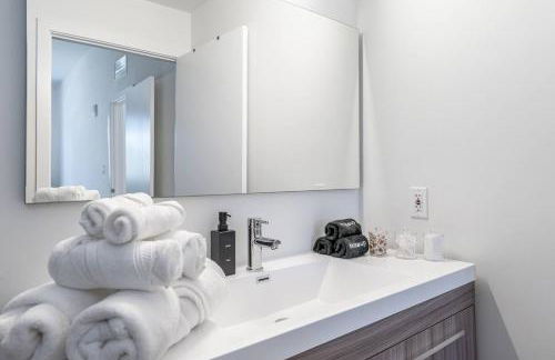 Classy 2BR-2BA Oasis Beach Pool Parking EV Station - Foto 21