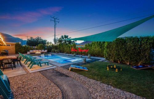 NEW Retro Escape 70's Vibes Wellness Game Room - Foto 64