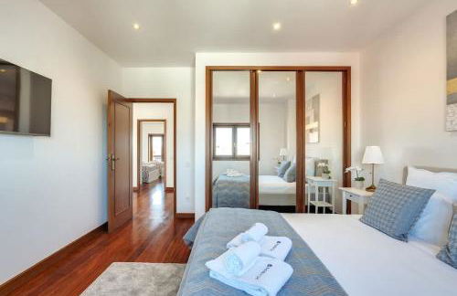 Beach Villa with Jacuzzi & Garage by HostWise - Foto 9