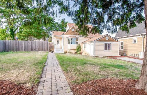 Stylish Modern Farmhouse wYard 10 mins from DT - Foto 69