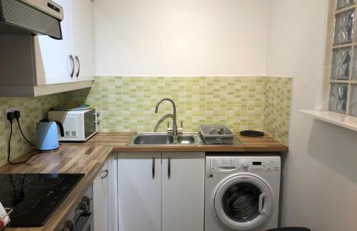 Stylish Apartment With Secure Parking Close to City - Photo 12