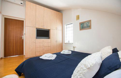 Penthouse apartment with private parking - Photo 18