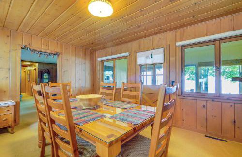 Waterfront Torch Lake Cottage with Dock and Fire Pit! - Foto 9