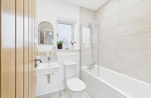 Beachside Retreat by Signature Stays - Modern Coastal Home - Foto 5