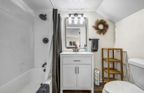 New Renovated 1BR with King Modern Comfort - Foto 8