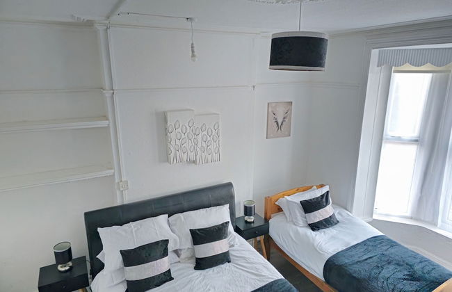 PRIVATE ROOMs In TOWN CENTRE FREE PARKING WIFI AND PATIO WITH AA STAY LTD - Foto 4