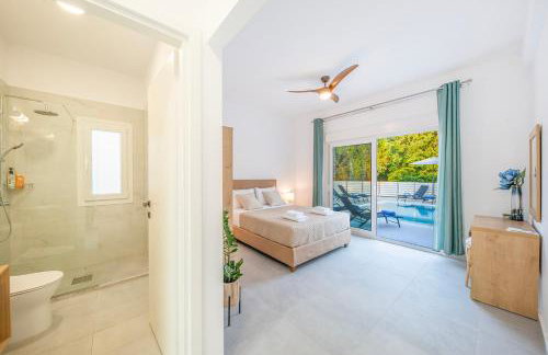 Villa Ami, Roda, Corfu: 10 guests, heated pool, private mini golf, pool table & more!! - Foto 8