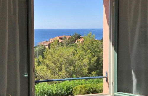 Panoramic Sea View Villa in private residence with pool - Photo 13