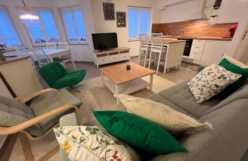 Großes Apartment 74m2 mit Balkon & Parkplatz - Steakhouse Esmeralda - Photo 1