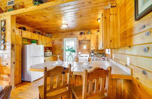 Scenic Oklahoma Studio Cabin on 80 Acres with Views! - Foto 9