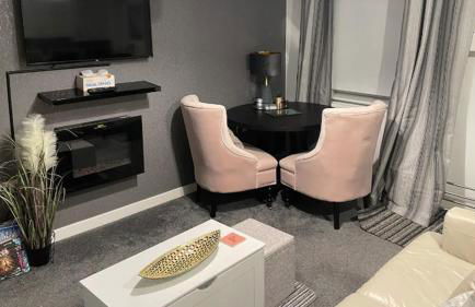 Penelope Maison - London in 50 Mins, Free Parking, 1 BDRM Home - Foto 2