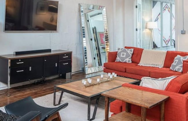 High-design Loft on Historic Alley Park Free - Photo 25