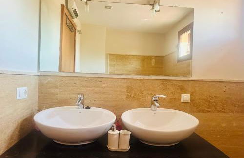 Lux Villa with Year-Round Heated Pool & Game Room - Foto 79