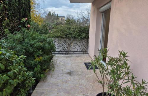 Superbe F2 rénové Terrasse fleurie - Foto 8