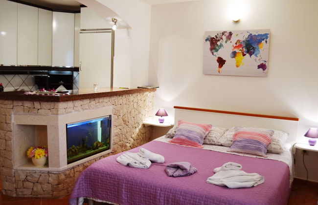 M & J Central Suites - Photo 6