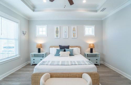 ~Spacious home near beach w/ game room and community pool~ - Photo 8