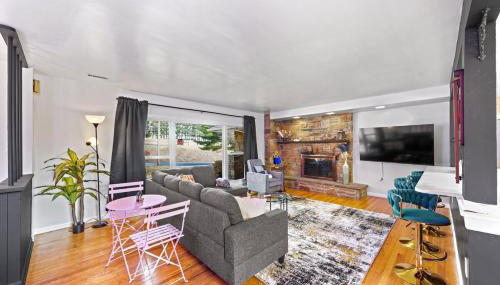 Comfort, Fun, & Charming - 5BR Oasis with Pool - Foto 2