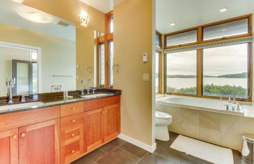 Fidalgo Island Waterfront Stunner - Photo 15