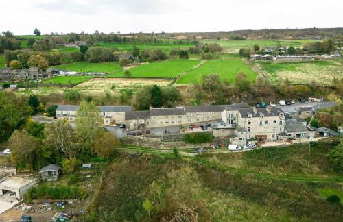 New Hobbit, stunning views, sleeps 42, Bar, Hot Tub - Foto 45