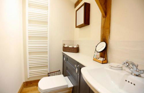 Rushmoor Retreat, Cosy with Outdoor Pizza Oven - Photo 4