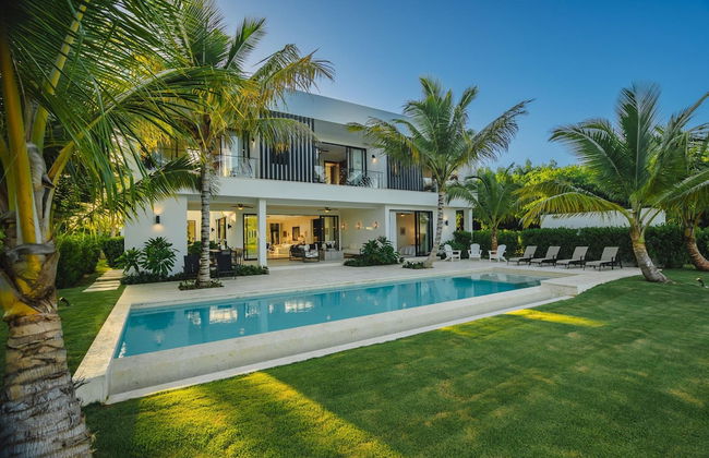 New Lake Front Villa in Golf and Beach Resort - Photo 42