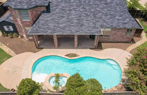 Lovejoy Serenity - Amazing pool, Games, Movie Room - Photo 1