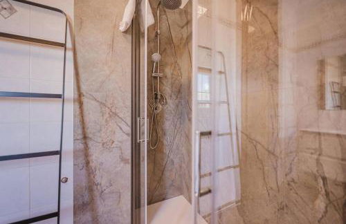 Unico Apt 5, 4 ospiti, parcheggio gratis, 10 minuti da Venezia - Photo 14