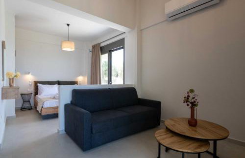 A V Luxury Apartments with Private Pools - Photo 4