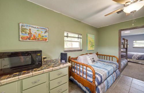 Lakefront Eufaula Cabin with Fire Pit and Private Dock - Foto 27